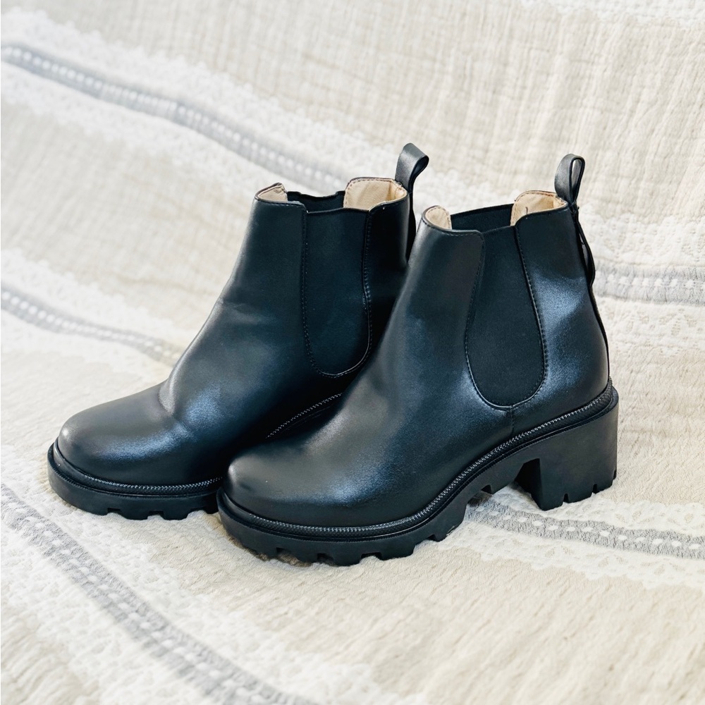 NEW Steve Madden Black Leather Ankle Boots